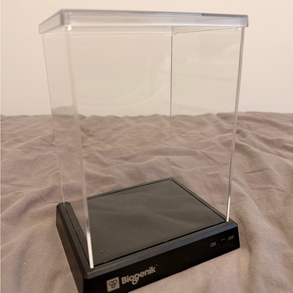 Biogenik Display Case with Black Base